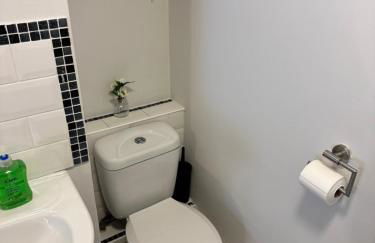 Spacious, sleeps 7, 2 baths, Central Saltash - Photo 27