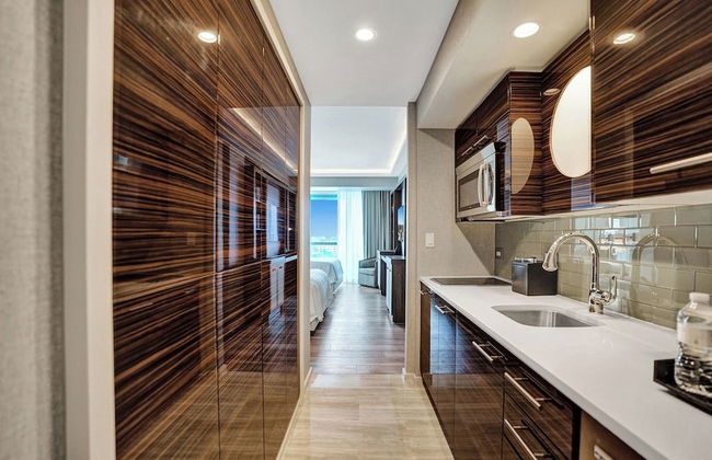 Elegant Beachfront Condo: Your Perfect Getaway! - Photo 22