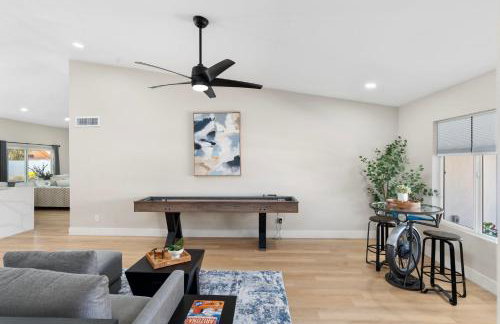 Modern Escape with Pool Ping Pong & Putting Green - Foto 15