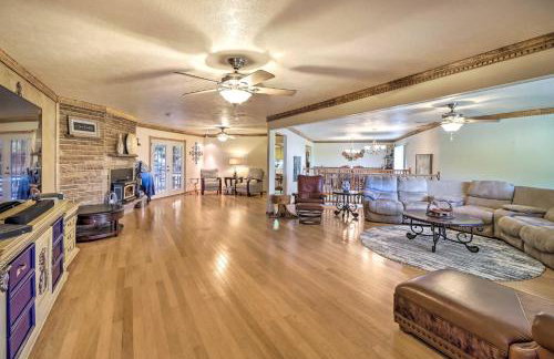 Large Home with Games 4 Mi to Bull Shoals Lake! - Foto 12