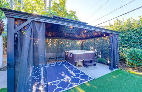 Shores Perfection - Spa, AC, Pet Friendly, Parking, Fire Pit & Massive Private Yard! - Foto 49