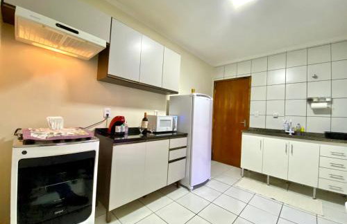 Apto espaçoso no Centro, térreo com 2 Quartos de Casal ArCond WiFi 500megas HomeOfice Cozinha e Garagem - Foto 11