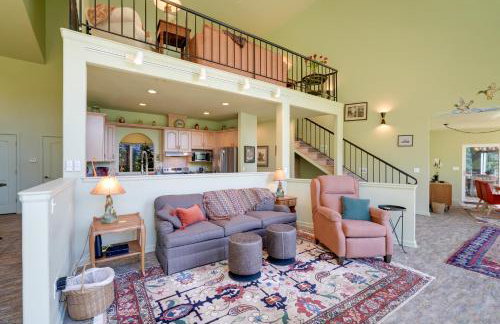 On McKenzie River! Home with Scenic Sunroom - Foto 2