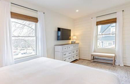 Downtown Luxury Farmhouse Apartment #3 - Photo 8