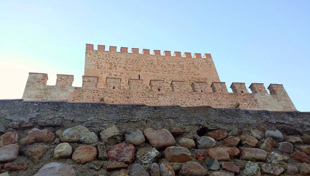Murallas de Ciudad Rodrigo bajo la torre del castillo