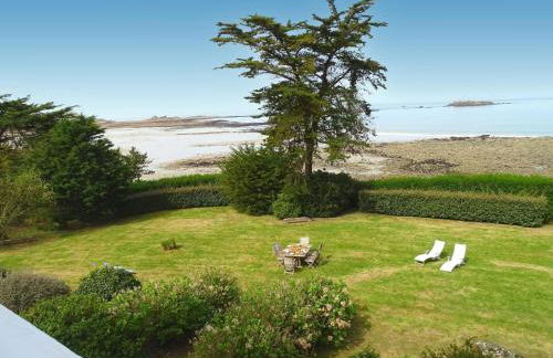 Villa in Primel with Sea View and Beach Access - Photo 42