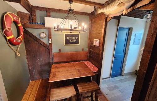 The Orca Suite- Bearskin Neck Rockport- Steps to all - Foto 14