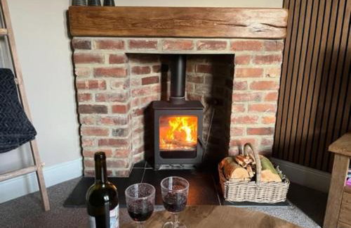 The Blue Cottage with luxurious Super King bed - Photo 12