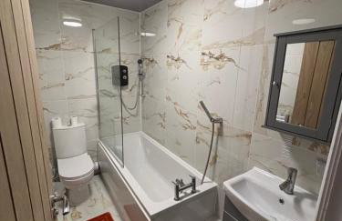 1 Bedroom Flat - Manchester Airport Apartment - 7 mins to MAN - Staycations & Business stays! - Foto 14