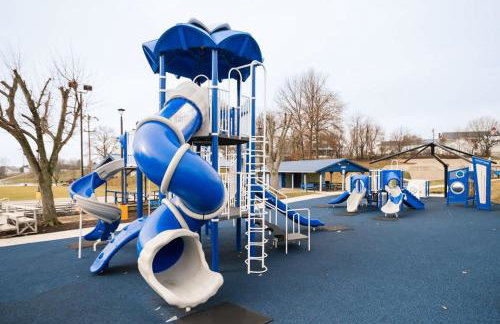 3-story home for 12 Near Ark with Hot Tub & Parking! - Foto 27