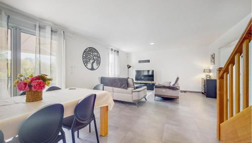 4 Bedroom Amazing Home In Sanilhac - Foto 3