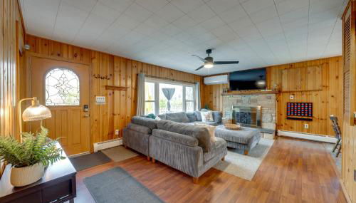 Game Room, Hot Tub and Fire Pit Pocono Lake Escape! - Foto 4