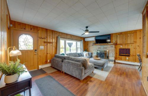 Game Room, Hot Tub and Fire Pit Pocono Lake Escape! - Foto 4