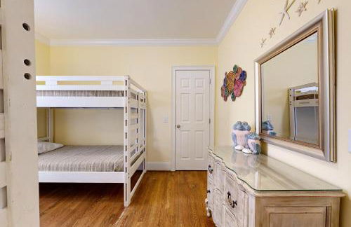 Luxury cottage with pools & multiple decks, 1/2 block to beach - Foto 24