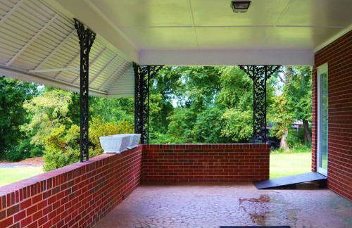 Spacious Pet Friendly Home - Photo 54