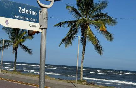 Cantinho Perfeito para Dois Conforto e Mar Bem Pertinho, Casa terrea no centro 80M Praia, Ar, Enxoval,Estacionamento e churrasqueira - Foto 4