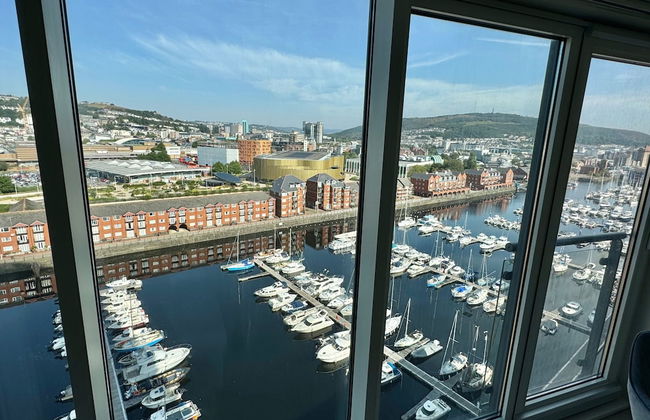 Meridian Tower Apartment in Swansea - Photo 9