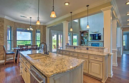 Home with Game Room and Fireplace 14 Mi to McKinney! - Foto 9