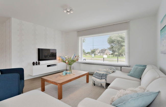 Spacious Bungalow With Garden Near the Beach sea - Photo 25