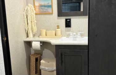 Modern Luxury RV Retreat, Your Cozy Tiny Home - Foto 48