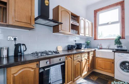 5BR House, Sleeps 10 guests - Free Parking - Business & Contractor Stays - Foto 40