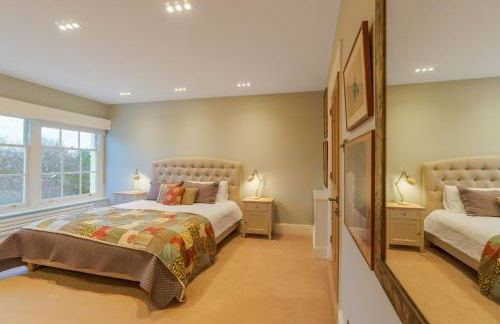 Stunning 6-bedroom countryside home - Photo 24