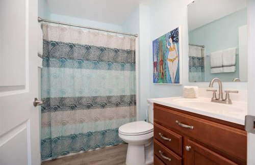 Seas the Day - Spacious Waterfront Pool Home, 50` Dock! - Foto 18