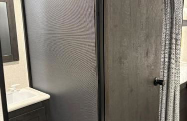 Modern Luxury RV Retreat, Your Cozy Tiny Home - Foto 37