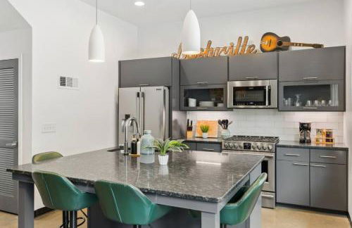 12 South Home WALK to Belmont with Deck and Patio - Foto 13