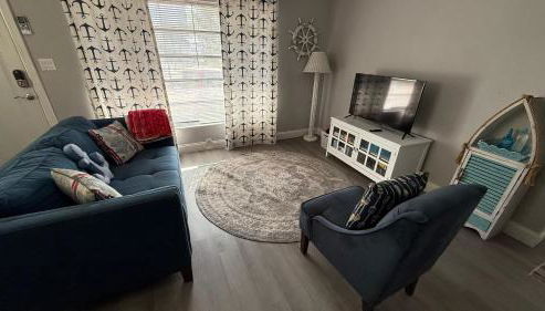 Great Home Close to shops, FIT, Beaches,and Space X - Foto 3