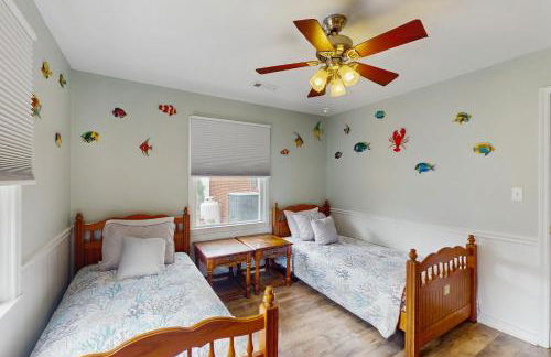 Serene 3BR Waterfront Retreat With A/C, Wifi, Two Kayaks, and Full Kitchen - Foto 19