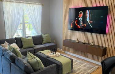 Ground-level bed bath house1mi to the beach sleep8 - Foto 1