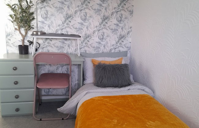 Whole Apartment With Balcony, Breakfast & Parking - Foto 14