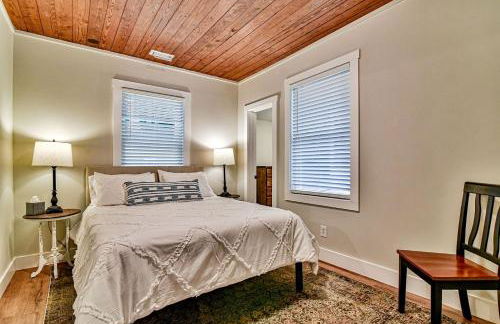 Renovated Bungalow with Panoramic Sunset Views near Black Mountain, NC - Foto 30