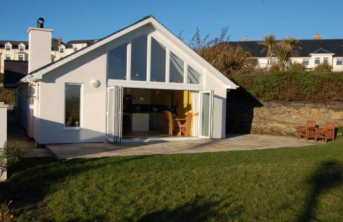 Beautiful, Modern Villa 5 mins walk from the Stunning Bay at Trearddur - Photo 9