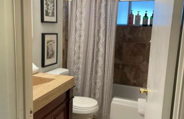 Cozy Home with Sparkling Pool/Pet Friendly - Photo 14