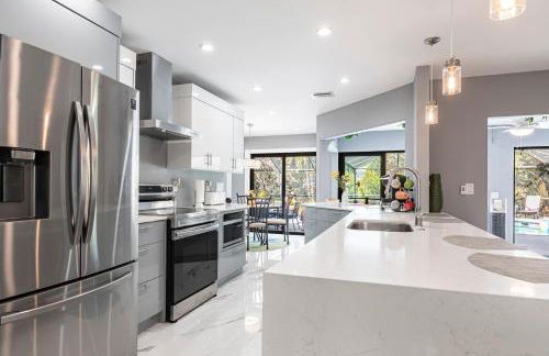 3BR With HUGE 2k sq ft Lanai & Seasonally Heated Pool - Foto 17