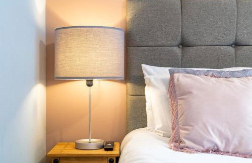 Central Apartment With 55” Smart TV+Netflix - Photo 8