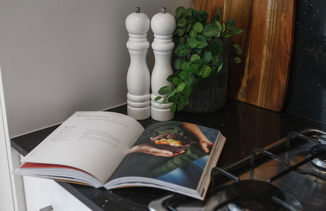 Heart of Highett Apartment by Ready Set Host - Foto 13