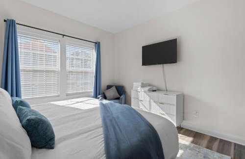 Brand New 4BR Near Downtown and Lucas Oil Stadium - Photo 2