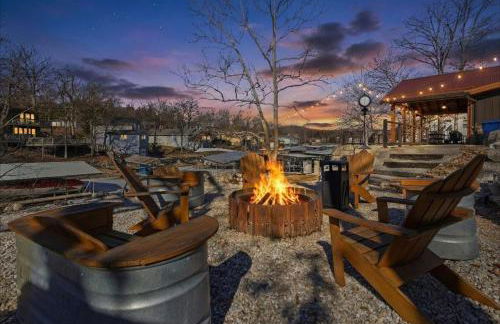 Lakefront w/ Private Dock, 2 Slips, Swim Mat, Firepit, & Covered Patio 44mm - Foto 47