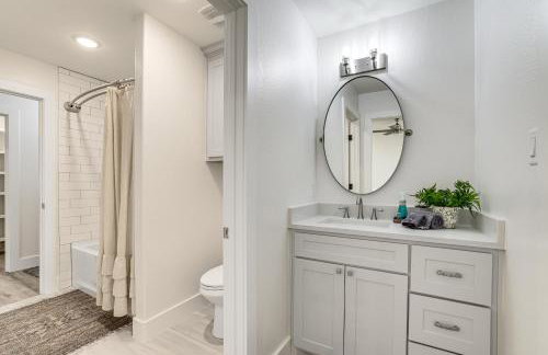 Hot Tub, Fire Pit! High-End Cedar Creek Lake Haven - Foto 22