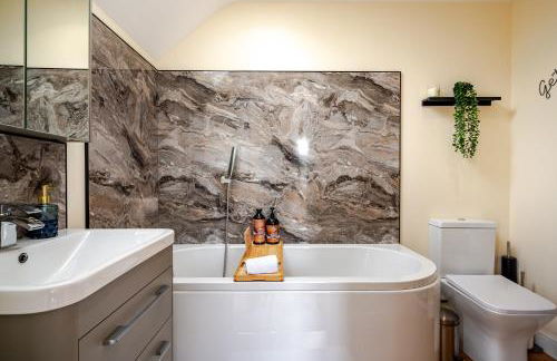 5-Bed Holiday Home with Hot Tub near Shrewsbury - Foto 47