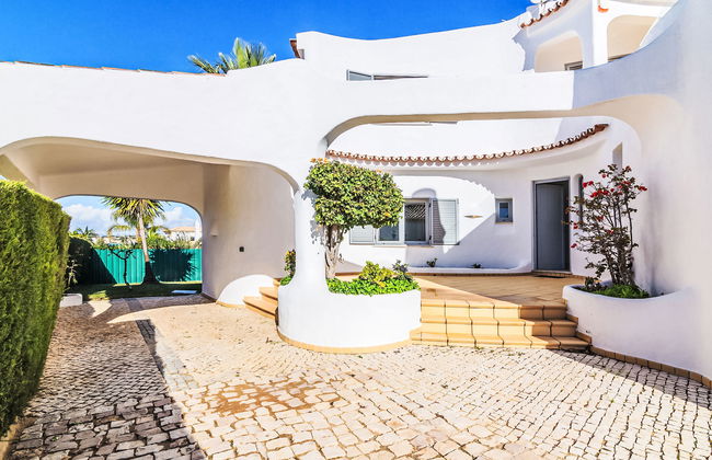 Arribas Villa - Photo 2