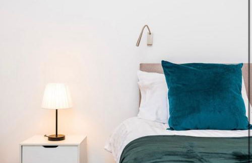 Superior Large Suite Luxury Living City Apartment, 2 Kingsize Bedrooms Business Suite - Free WiFi - Foto 3