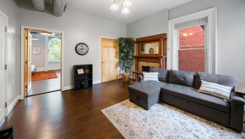 City Escape 2BR Steps to TQL near OTR and Downtown - Foto 5