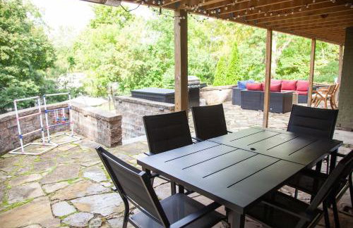 Lakeview on Main Pool Fire Pit and Walkable - Foto 31