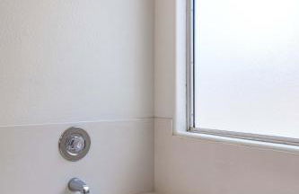 Modern House with Office Cornhole Near Freeways - Foto 21