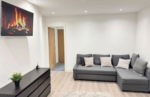 3BD Modern Home with Free Private Parking - Foto 13