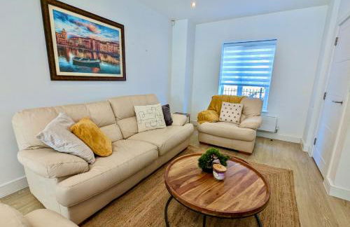 Spacious and Modern Entire Home with Garden - Foto 1